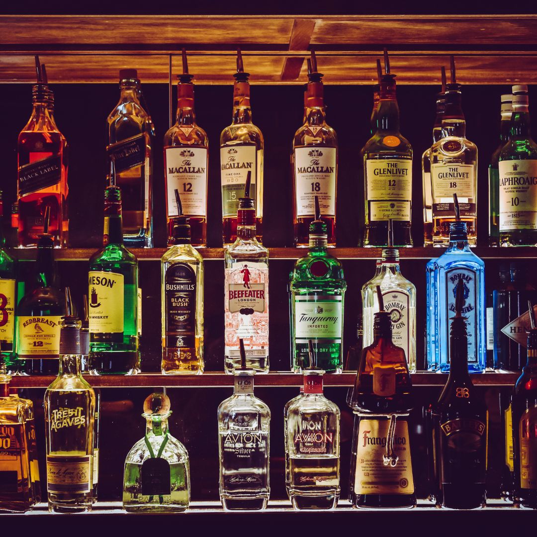 Bar con botellas